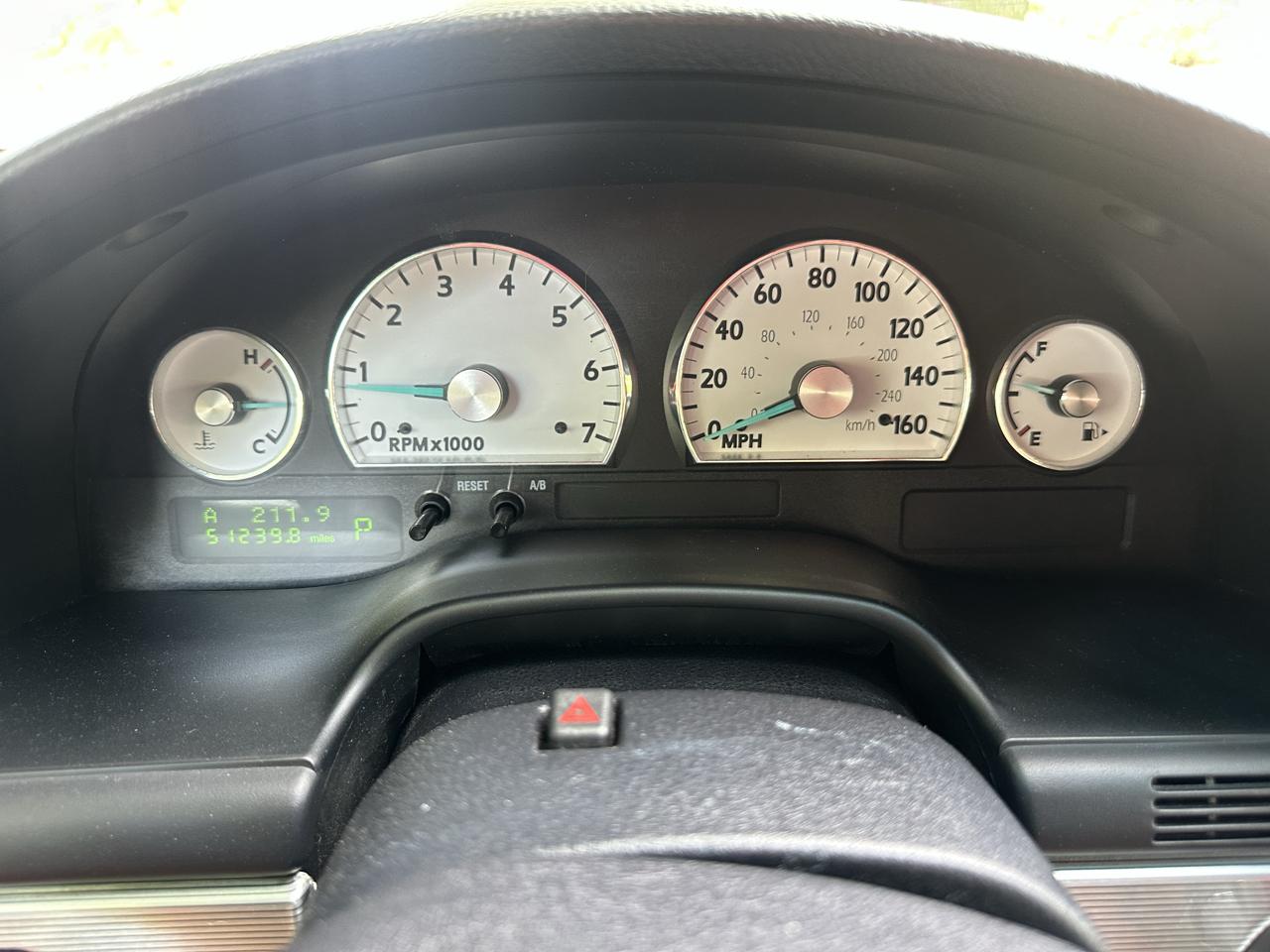 Ford Thunderbird Deluxe 2004