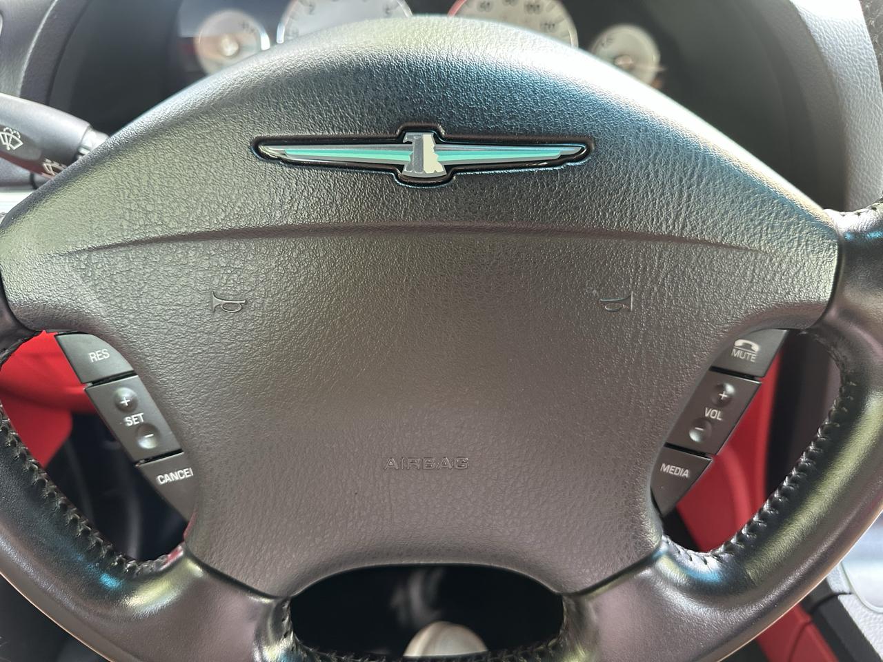 Ford Thunderbird Deluxe 2004