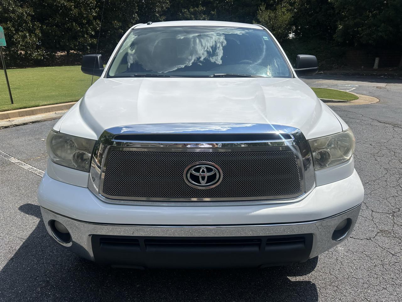 Toyota Tundra Tundra-Grade CrewMax 5.7L 2WD 2010
