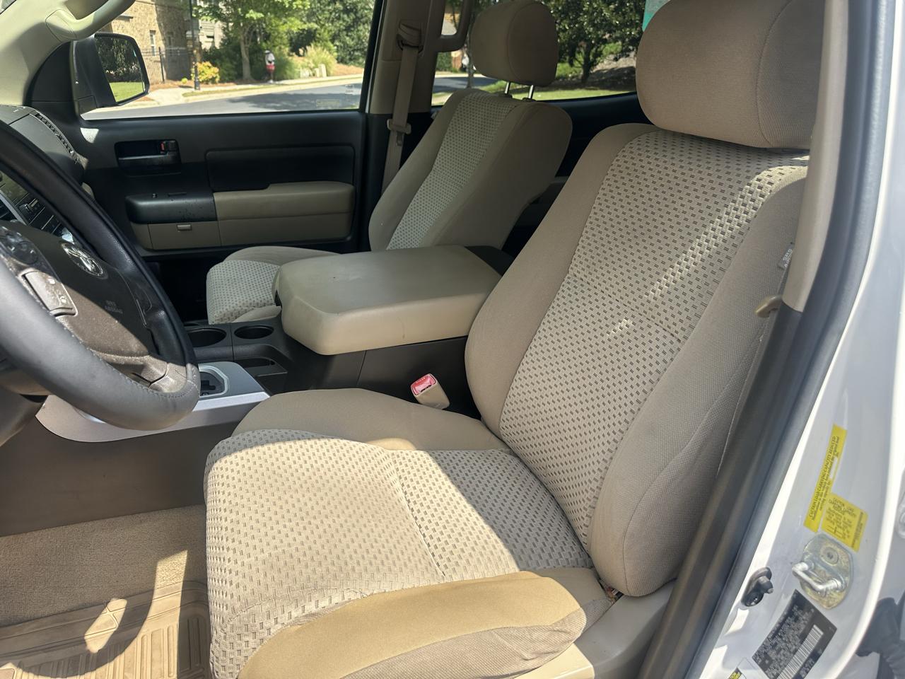 Toyota Tundra Tundra-Grade CrewMax 5.7L 2WD 2010