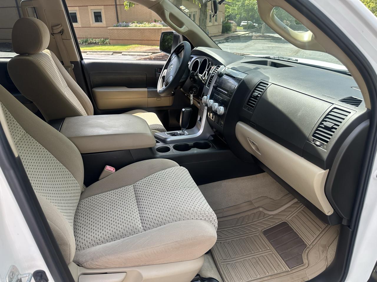 Toyota Tundra Tundra-Grade CrewMax 5.7L 2WD 2010