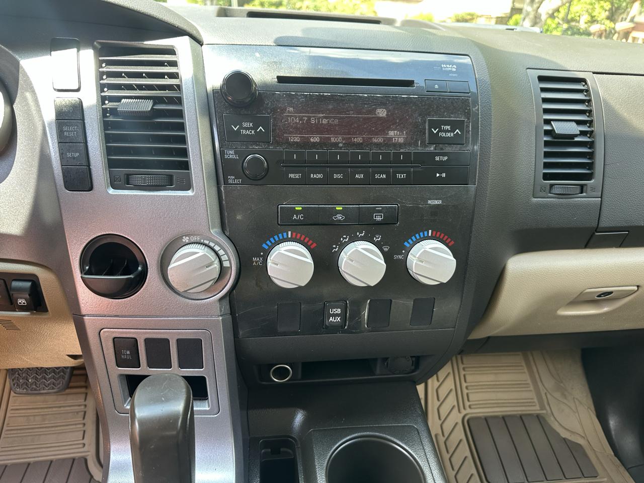 Toyota Tundra Tundra-Grade CrewMax 5.7L 2WD 2010