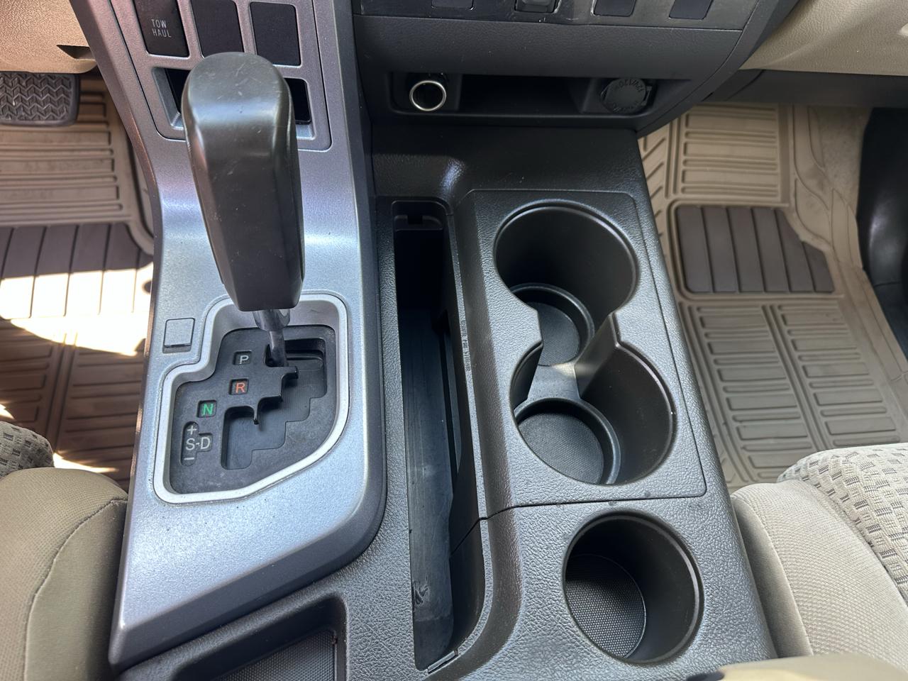 Toyota Tundra Tundra-Grade CrewMax 5.7L 2WD 2010