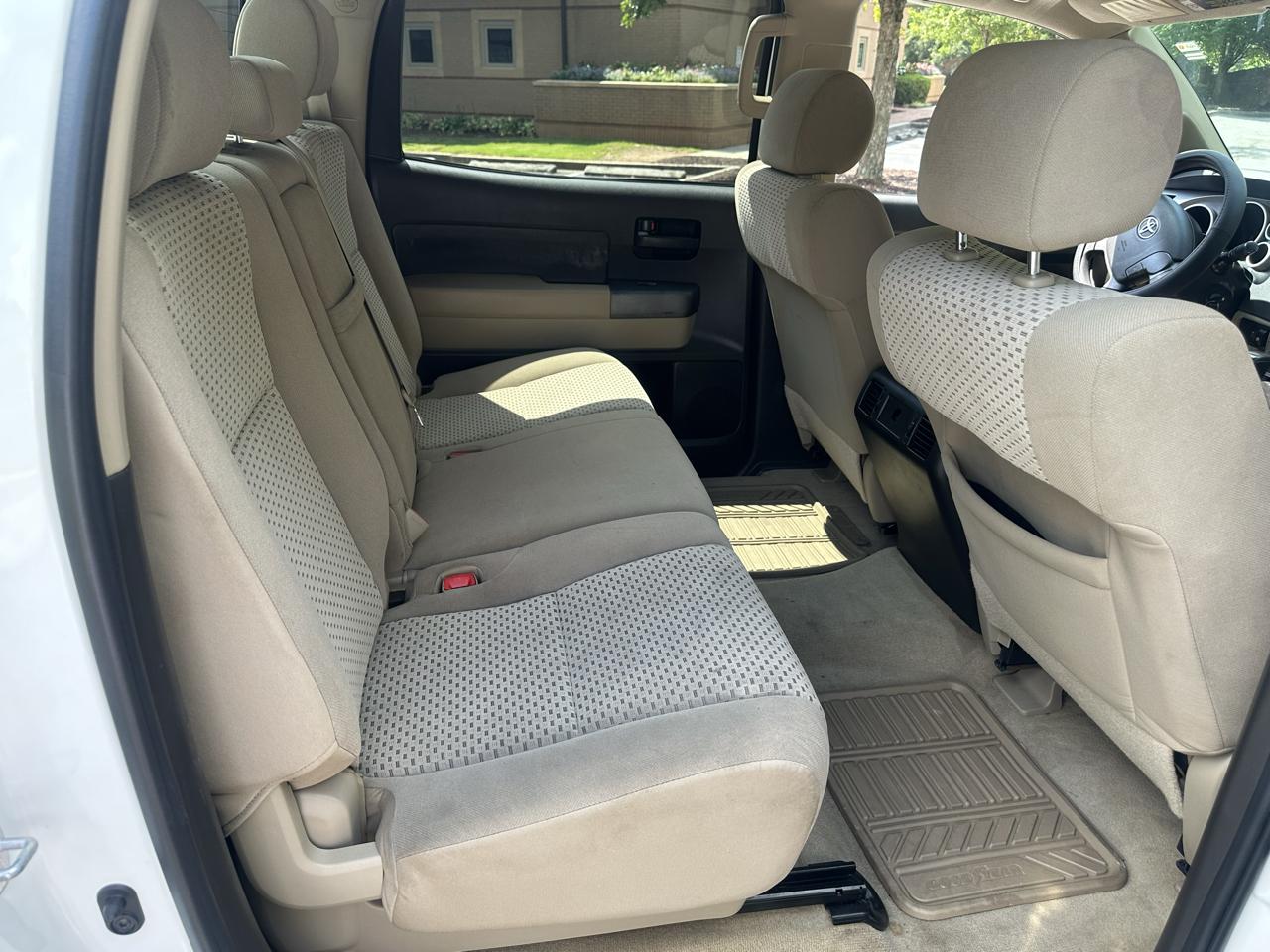 Toyota Tundra Tundra-Grade CrewMax 5.7L 2WD 2010