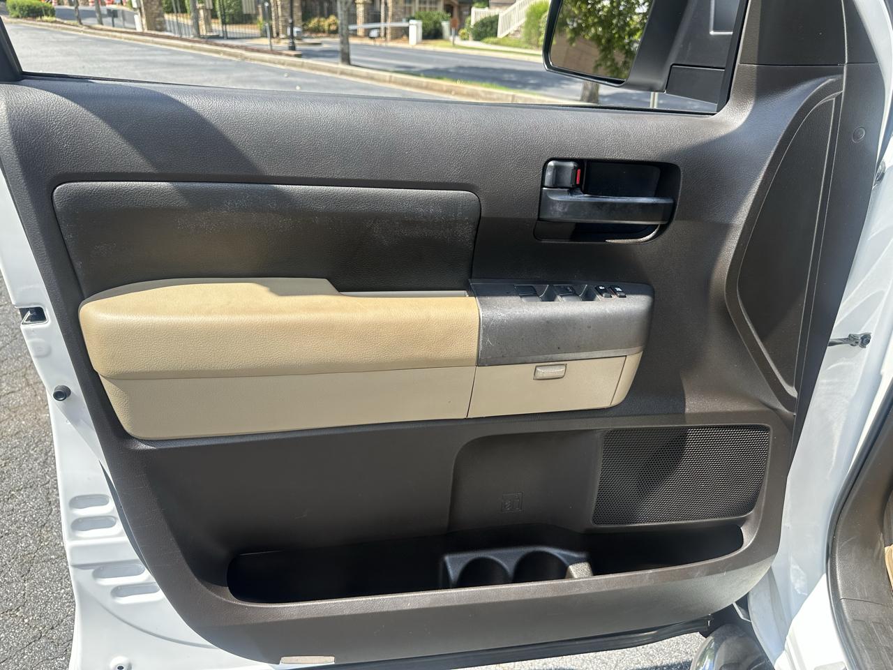 Toyota Tundra Tundra-Grade CrewMax 5.7L 2WD 2010