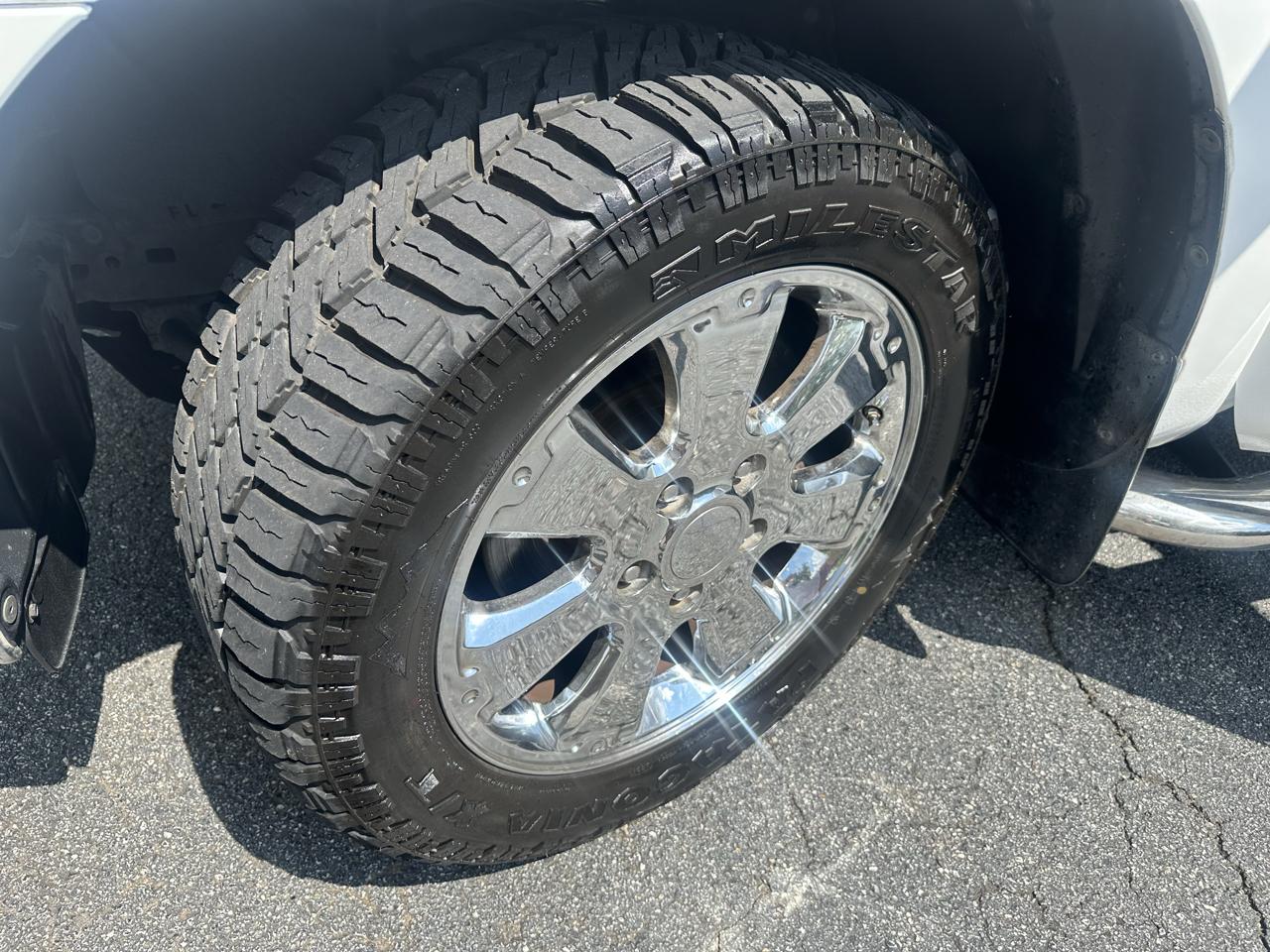 Toyota Tundra Tundra-Grade CrewMax 5.7L 2WD 2010
