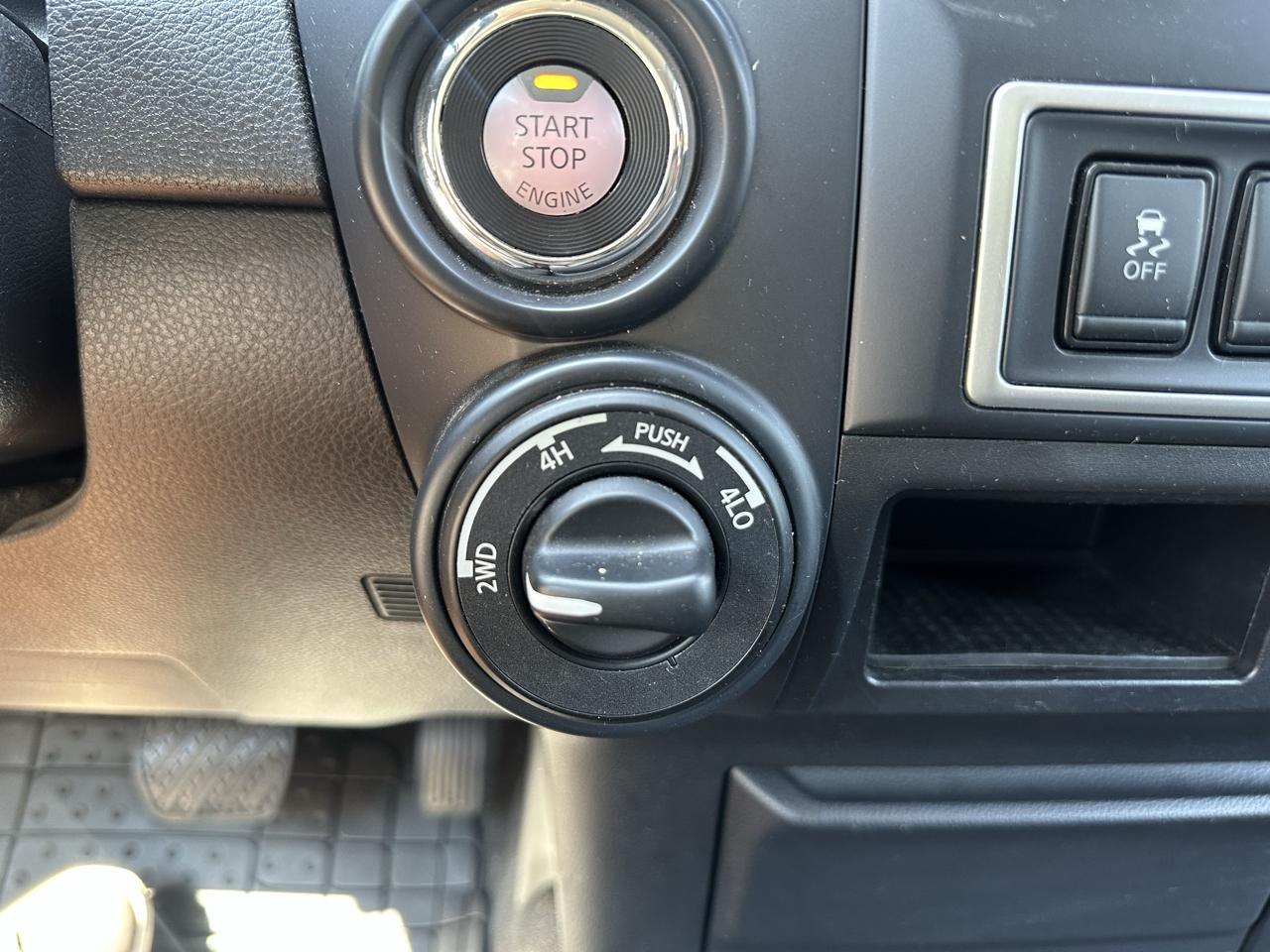 Nissan Titan S Crew Cab 4WD 2023