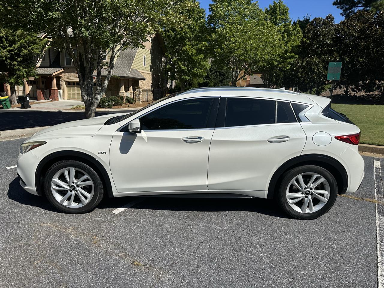 Infiniti QX30 Base 2018