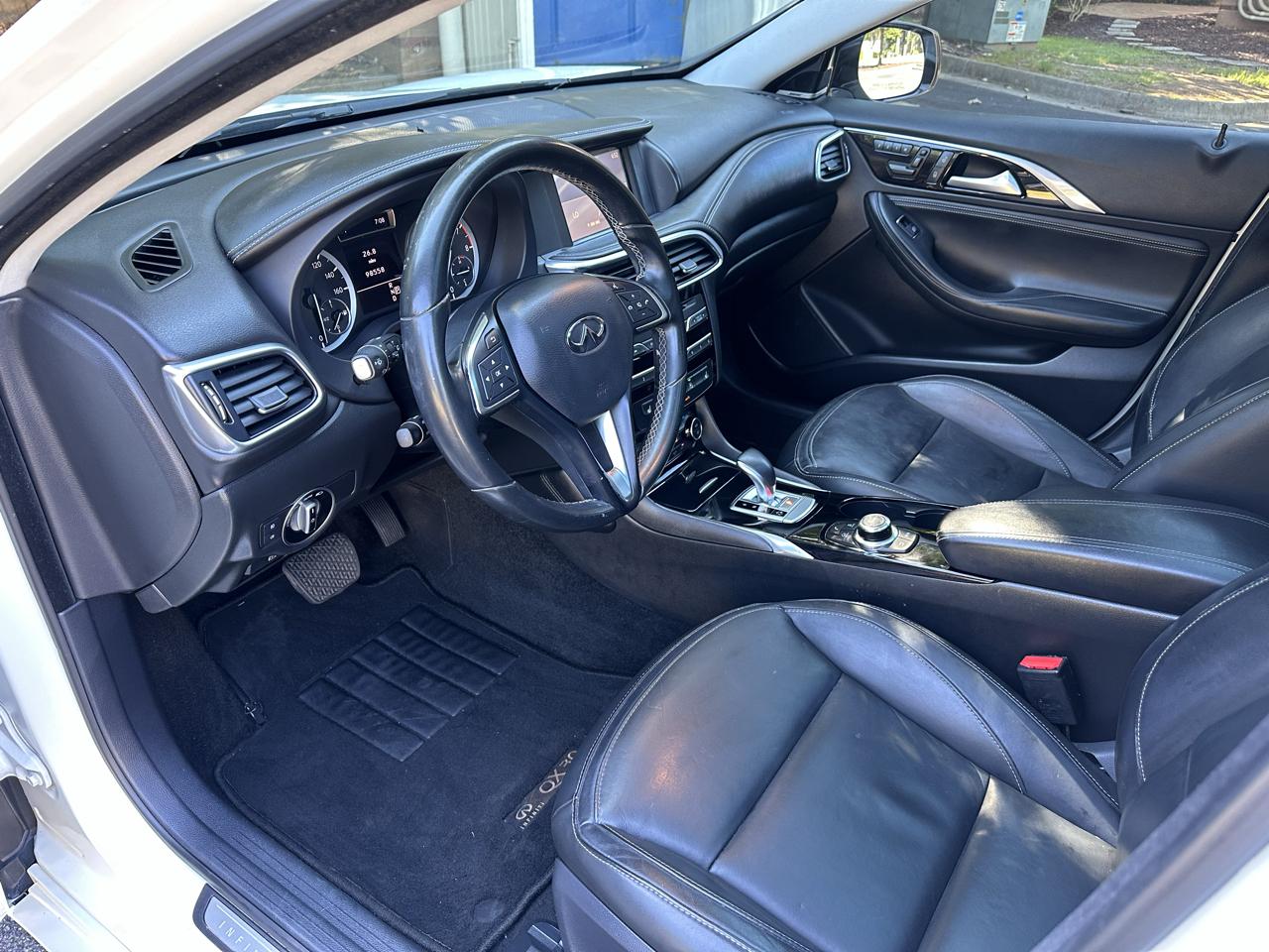 Infiniti QX30 Base 2018