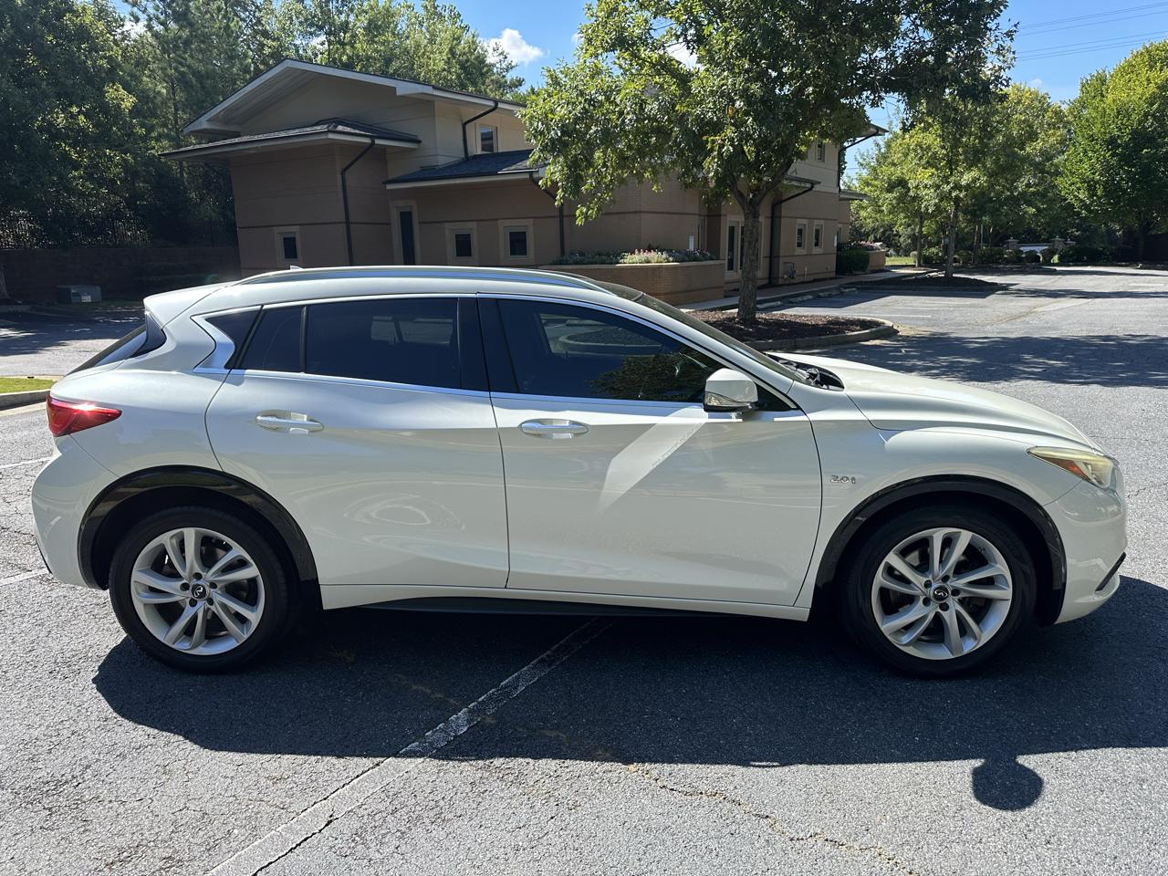Infiniti QX30 Base 2018