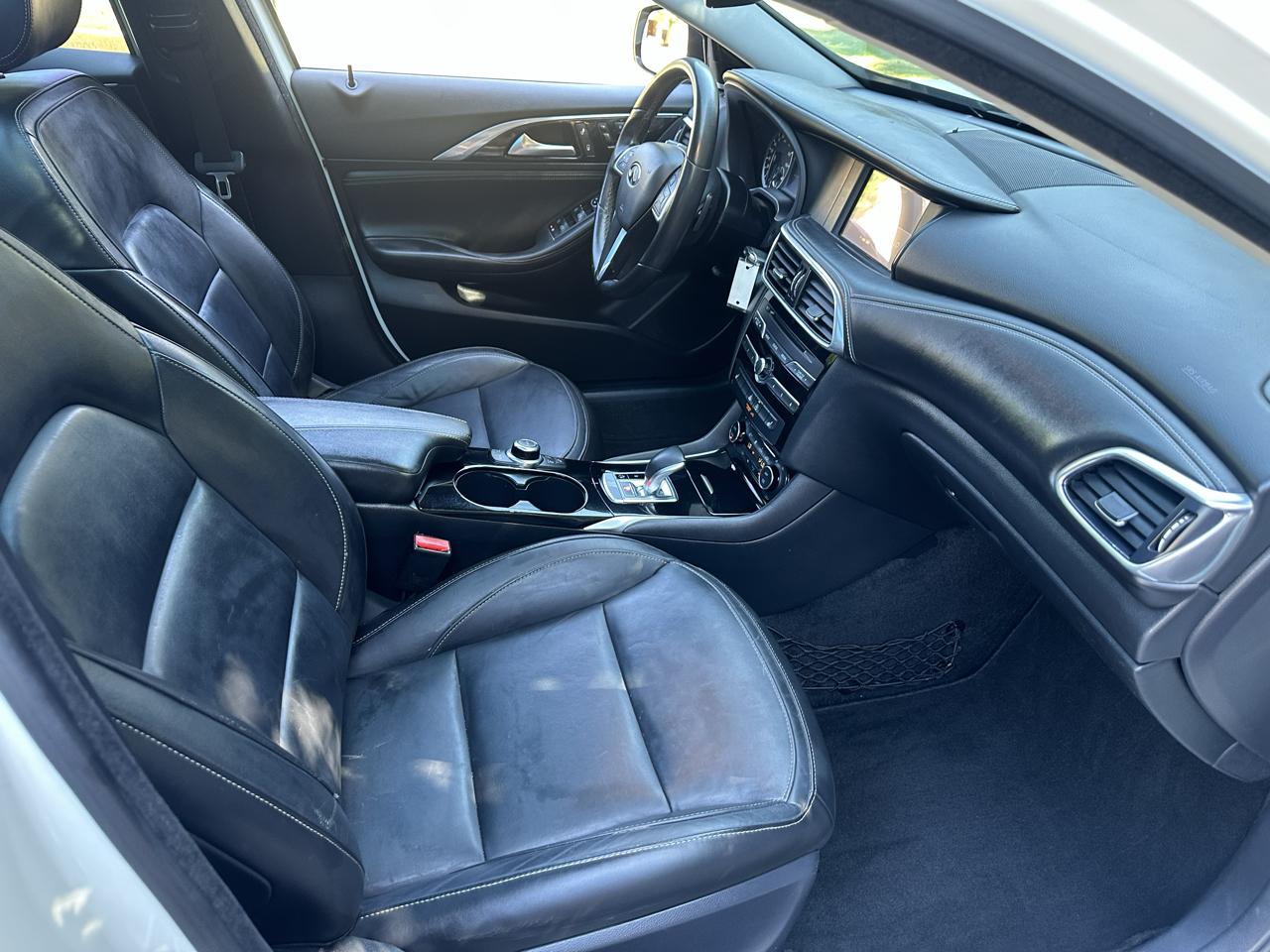 Infiniti QX30 Base 2018