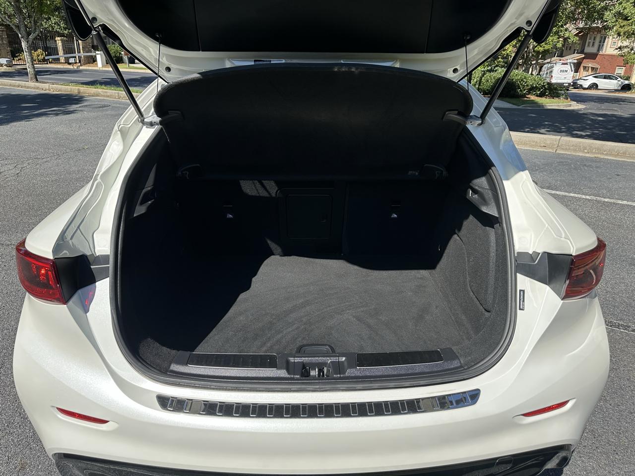 Infiniti QX30 Base 2018
