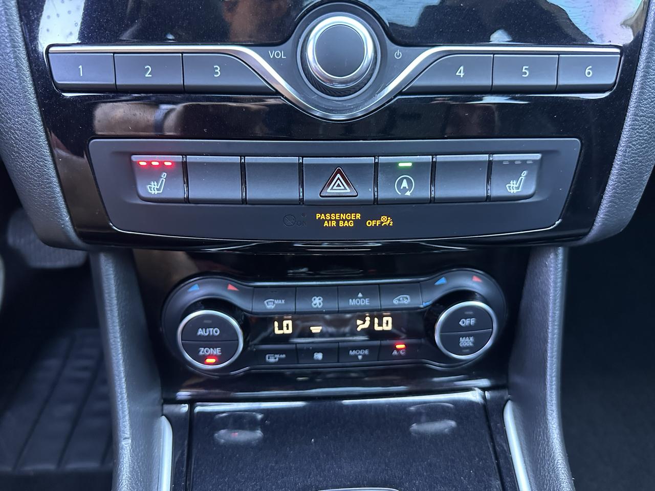 Infiniti QX30 Base 2018
