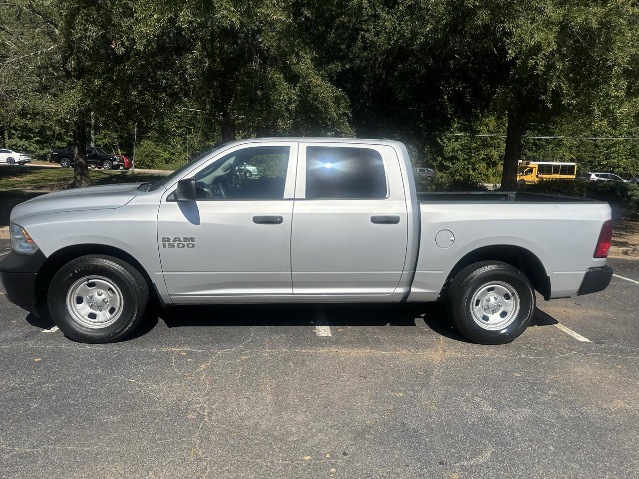 RAM 1500 Tradesman Crew Cab SWB 2WD 2018