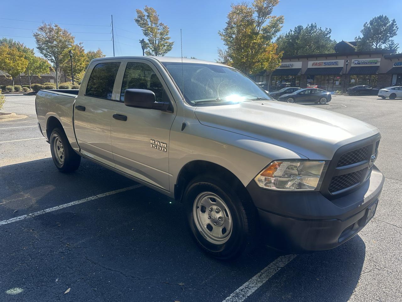 RAM 1500 Tradesman Crew Cab SWB 2WD 2018