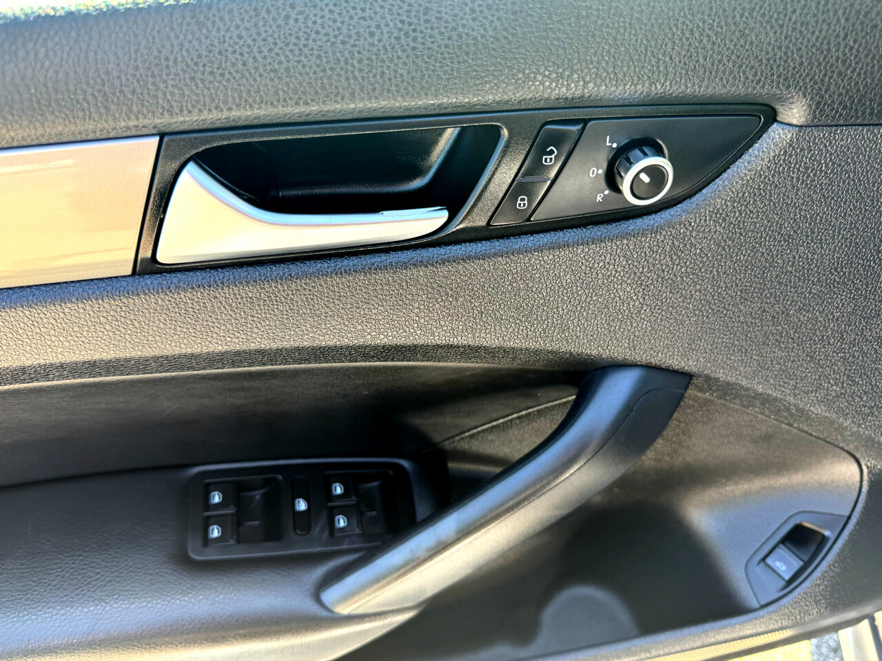 Volkswagen Passat 4dr Sdn 1.8T Auto S PZEV 2015 Volkswagen Passat 4dr Sdn 1.8T Auto S PZEV 2015