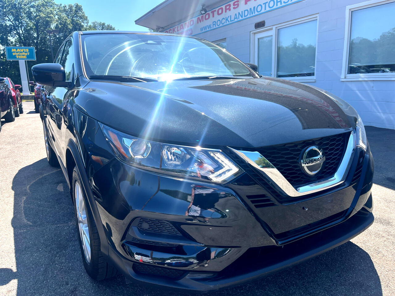 2020 Nissan Rogue Sport S photo 2