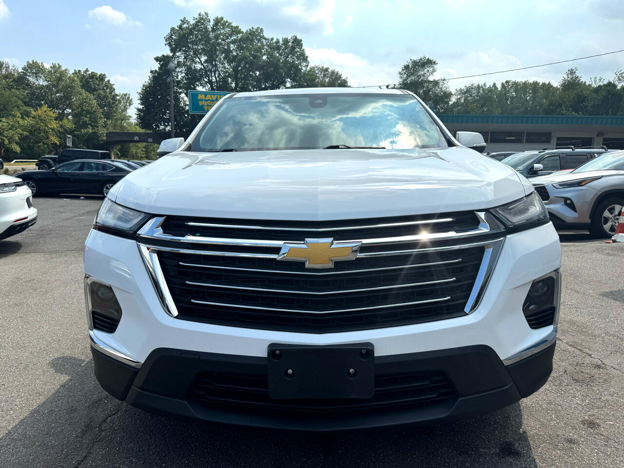2023 Chevrolet Traverse Leather photo 2