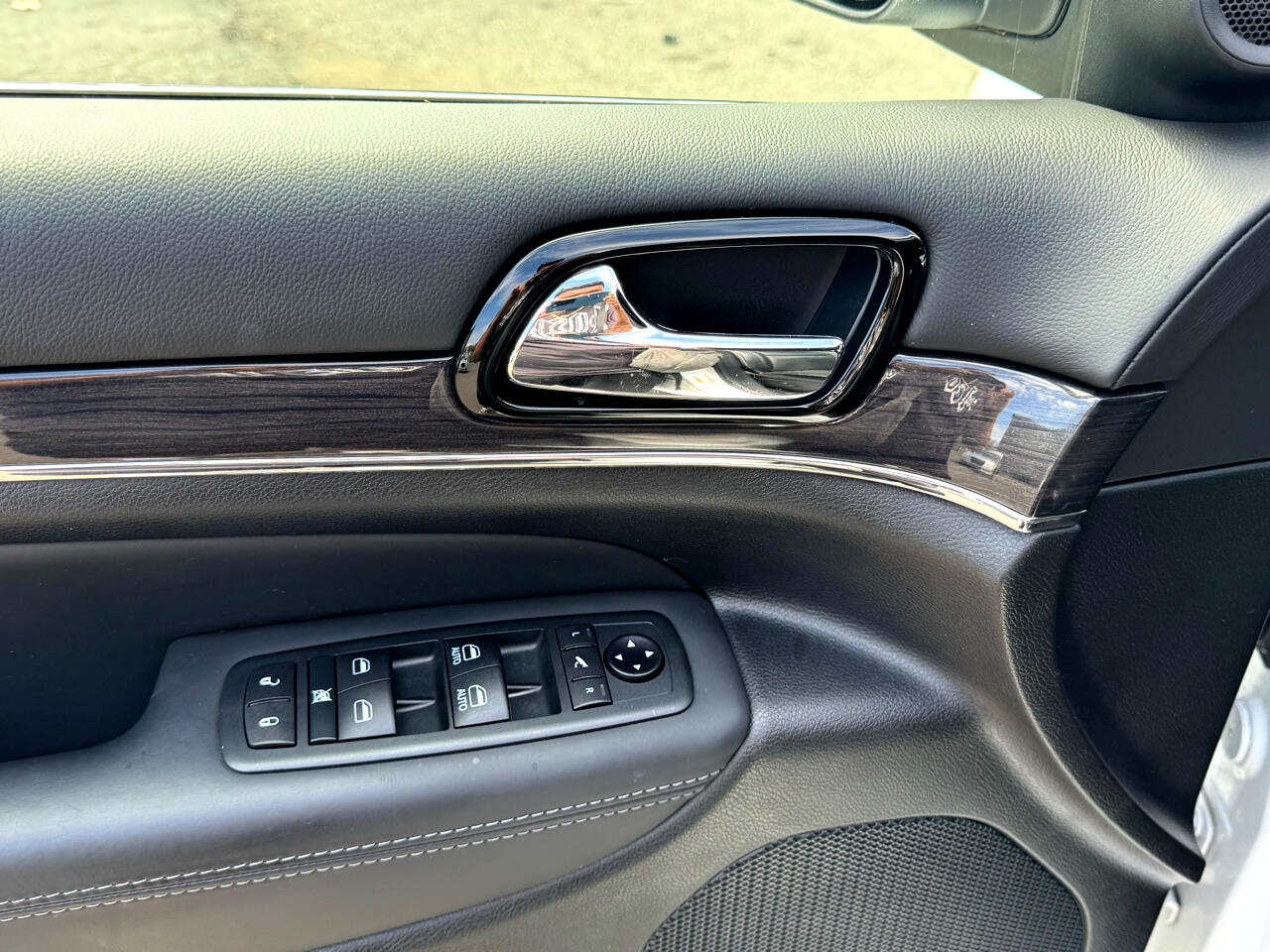 2020 Jeep Grand Cherokee Overland photo 10