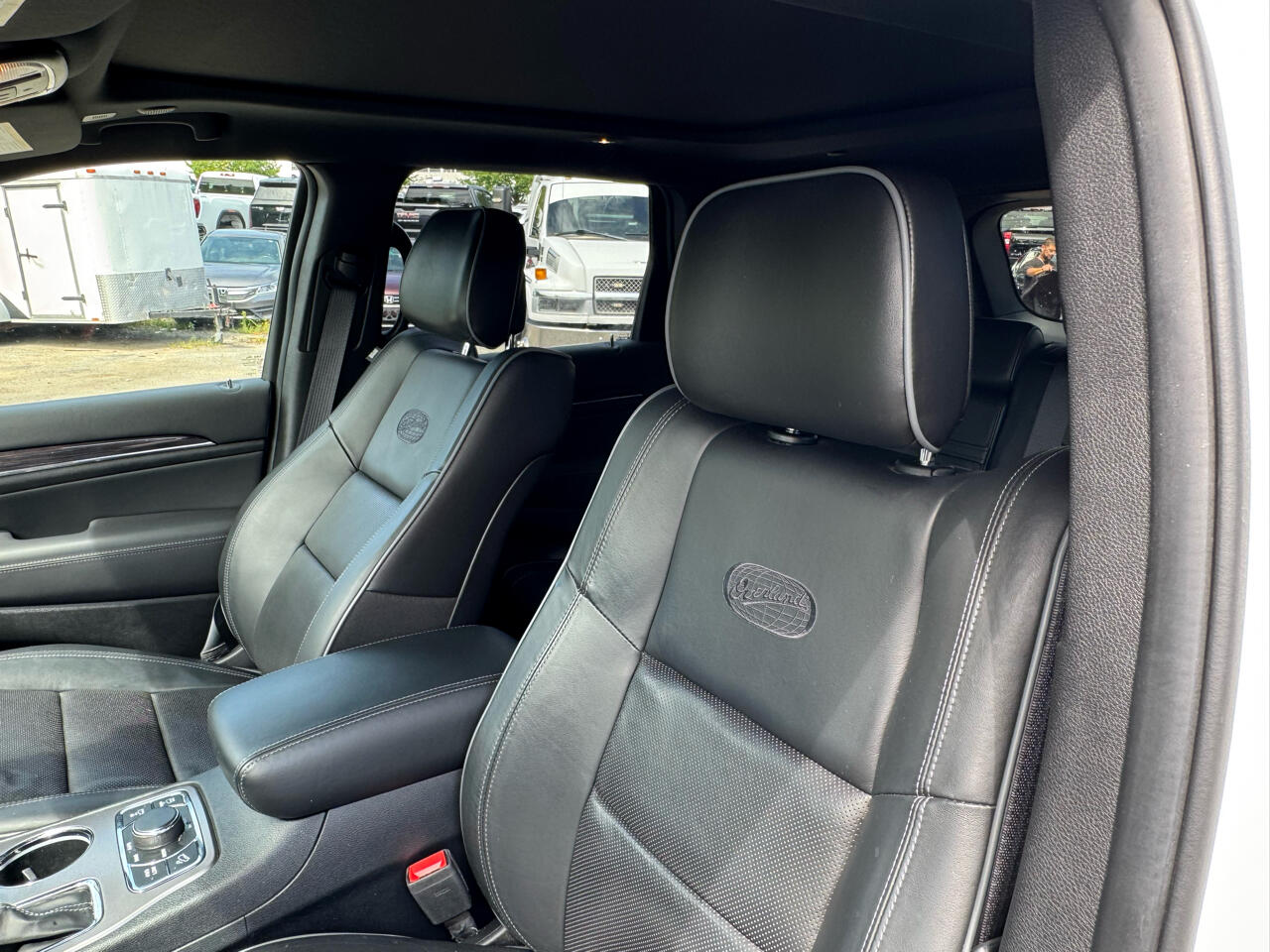 2020 Jeep Grand Cherokee Overland photo 13