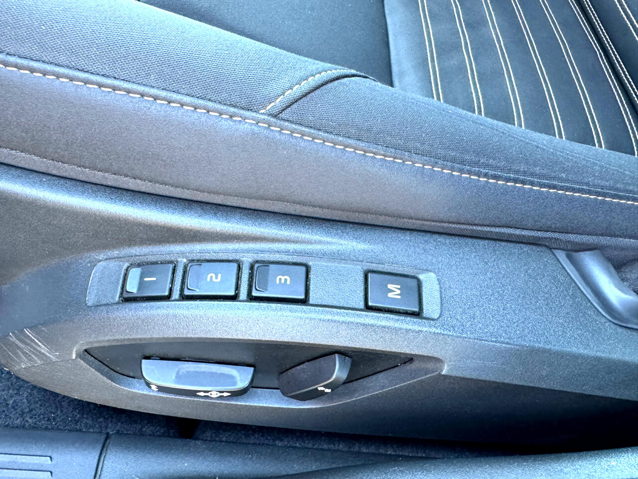 2011 Volvo S40 photo 16