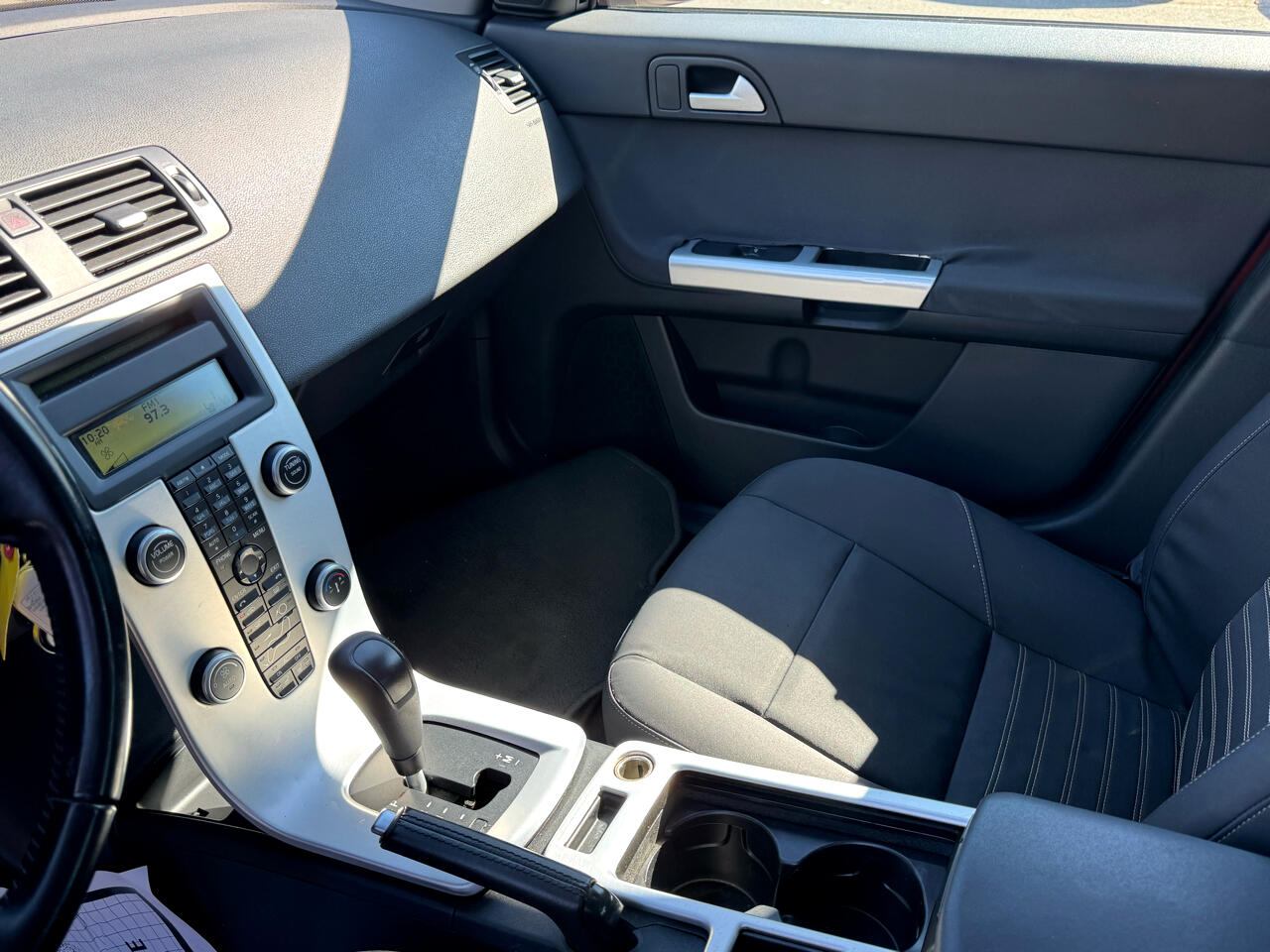 2011 Volvo S40 photo 17