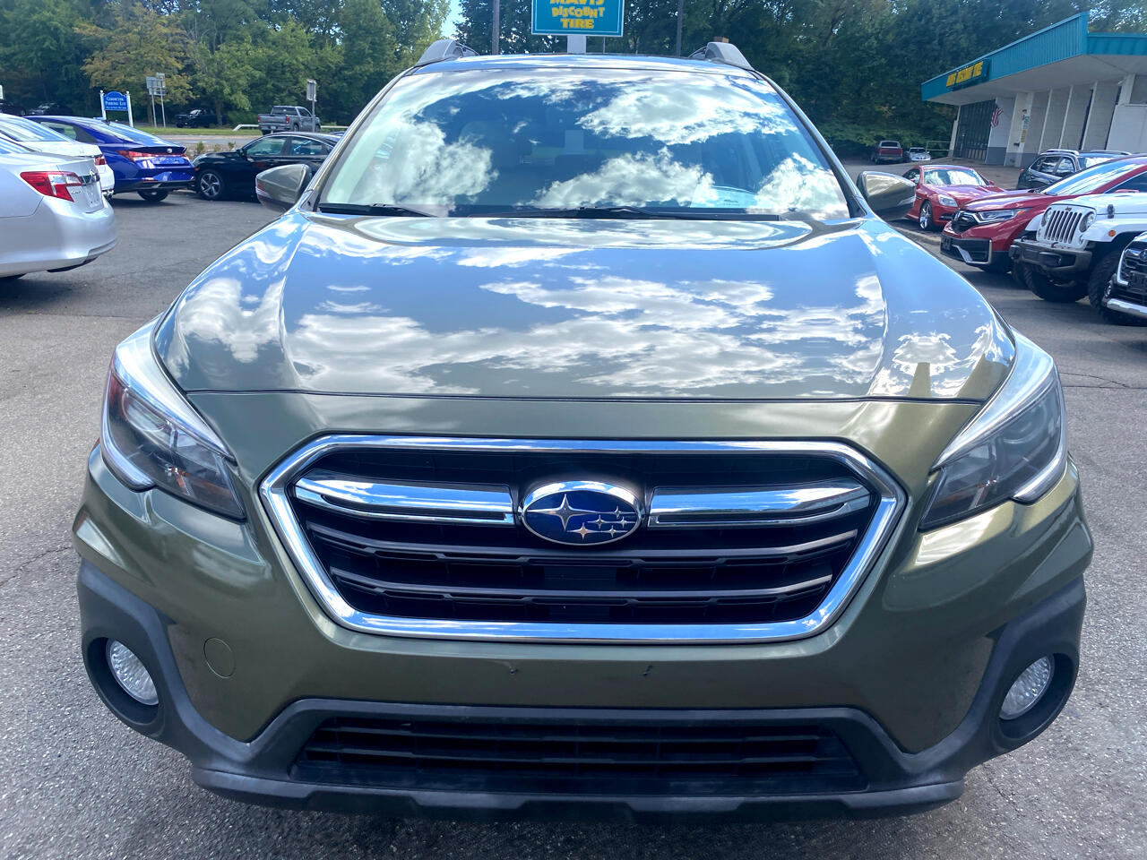 2019 Subaru Outback 2.5i Premium photo 2