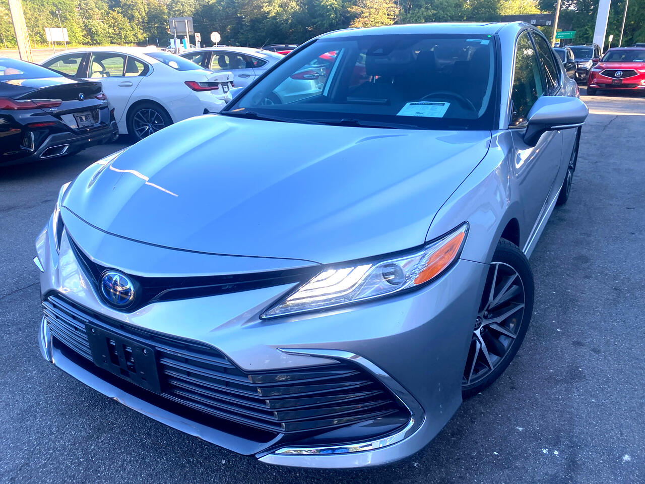 2022 Toyota Camry Hybrid XLE photo 2