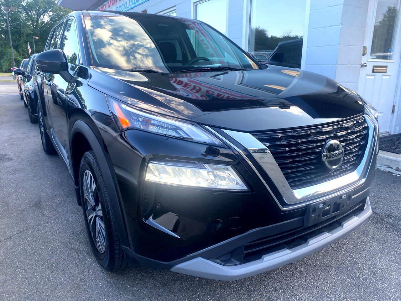 2021 Nissan Rogue SV photo 3