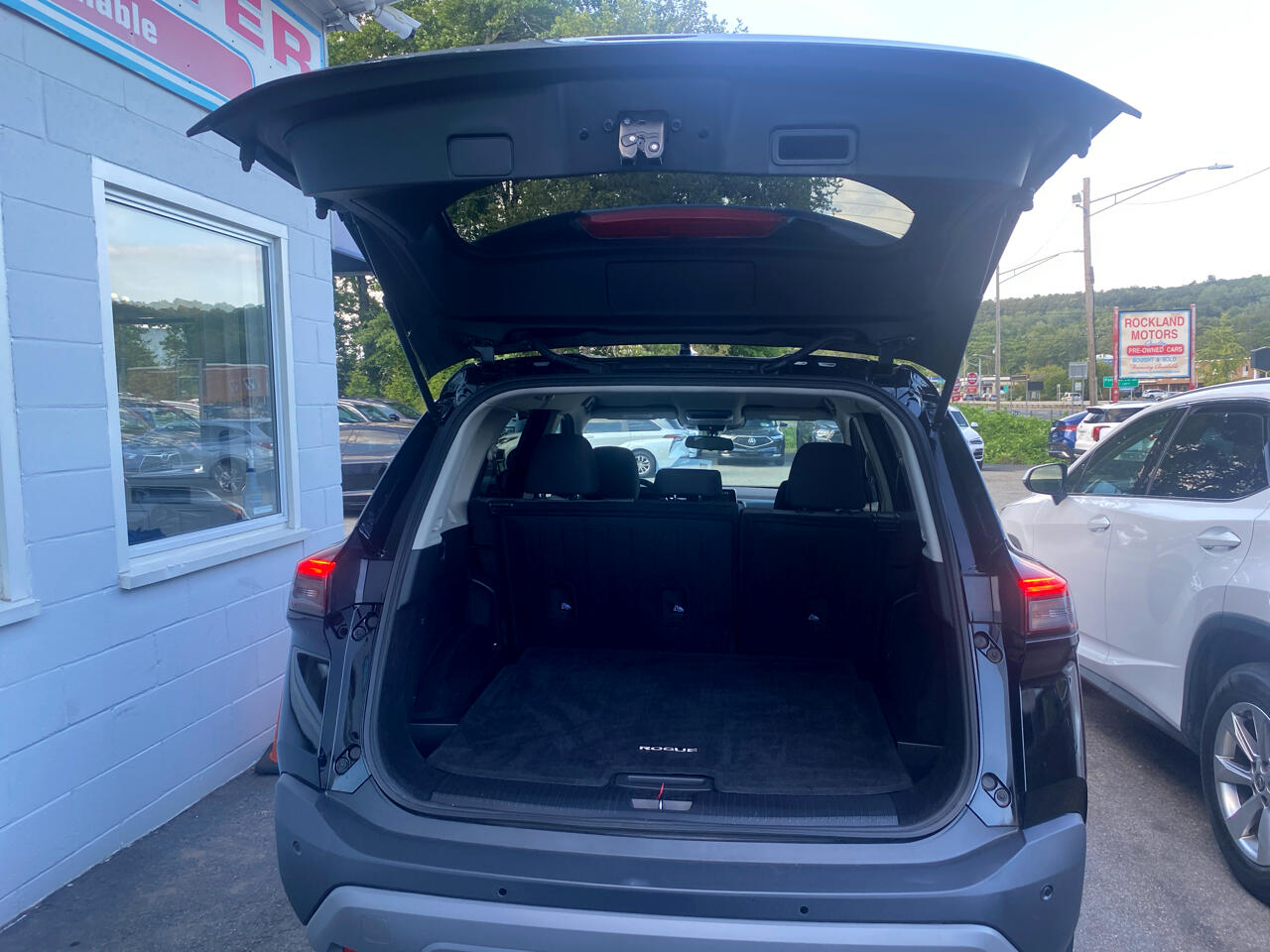 2021 Nissan Rogue SV photo 9