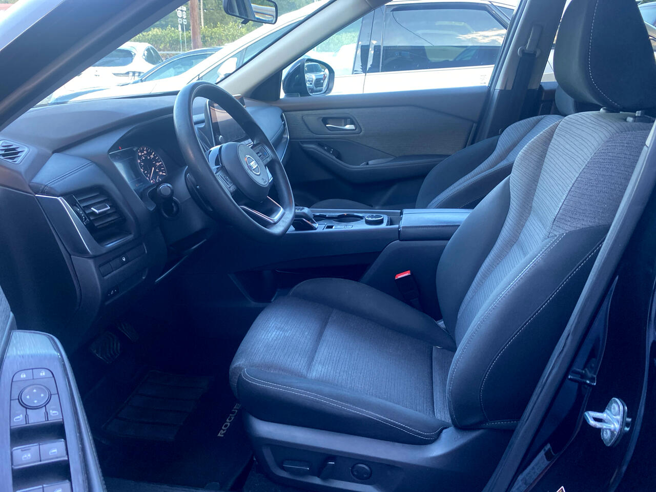2021 Nissan Rogue SV photo 17
