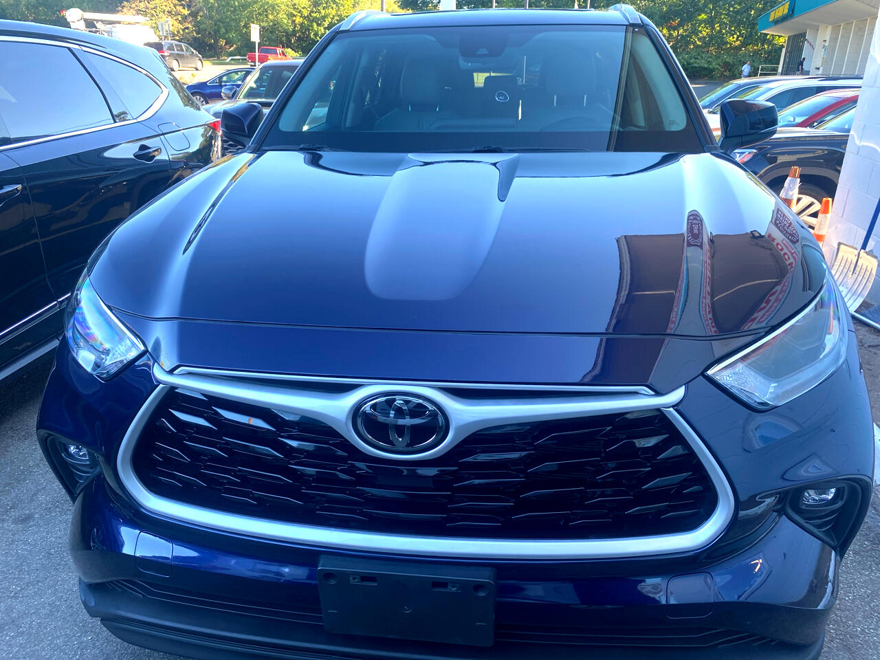 2022 Toyota Highlander XLE photo 2