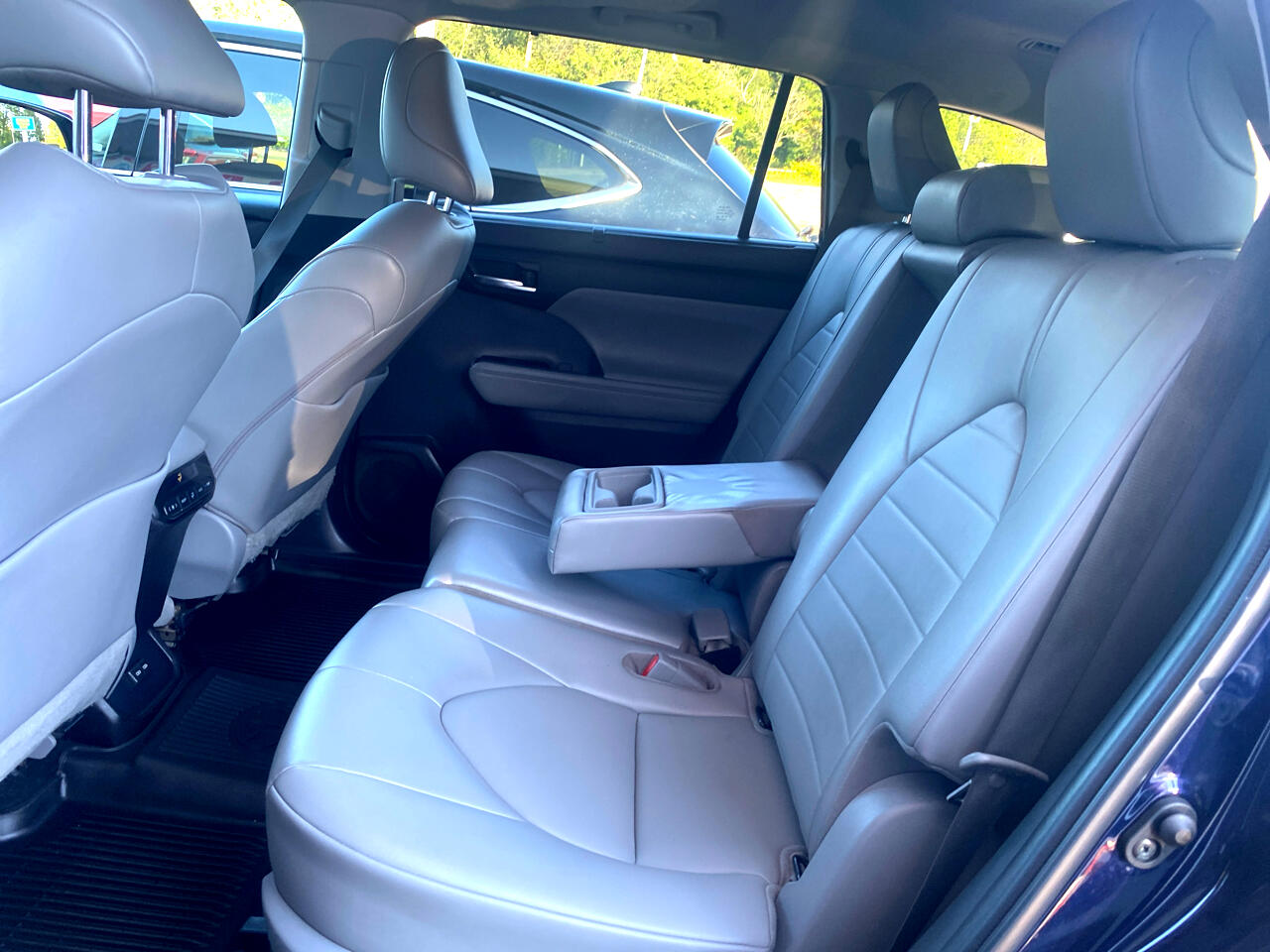 2022 Toyota Highlander XLE photo 19