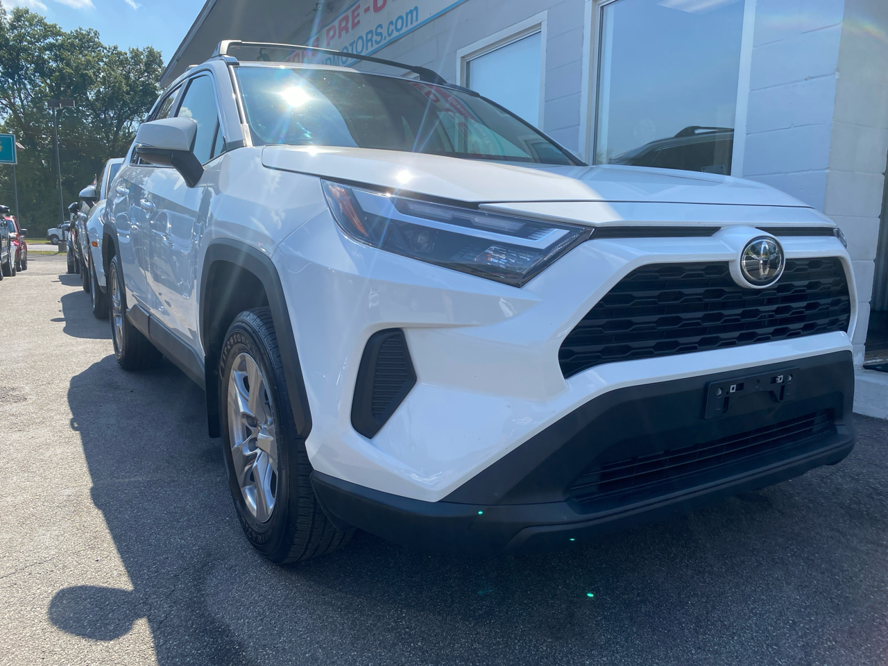 2024 Toyota RAV4 XLE photo 3