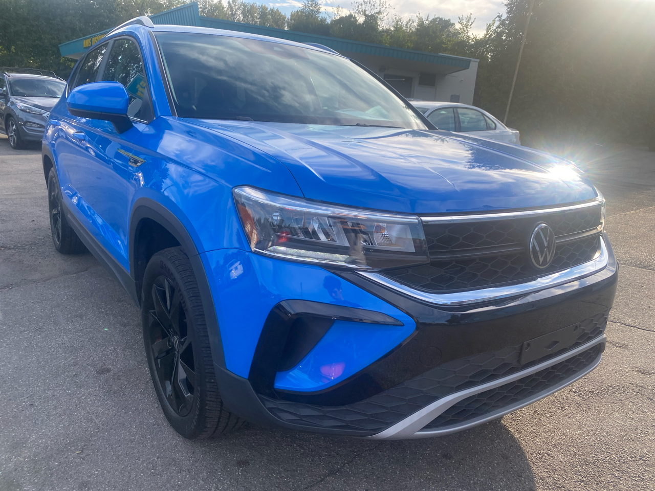 2023 Volkswagen Taos SE photo 3