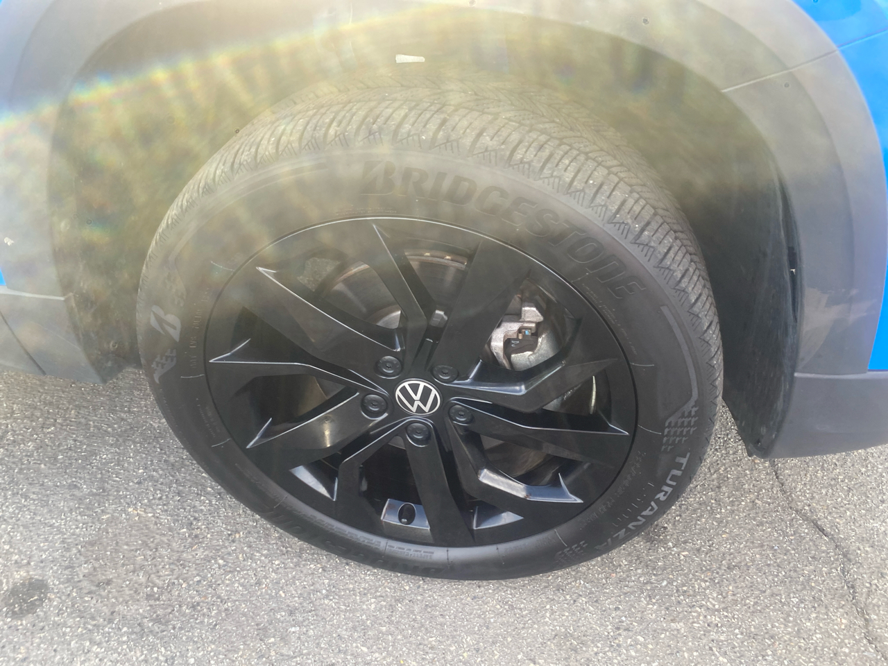 2023 Volkswagen Taos SE photo 4