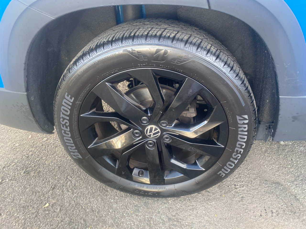 2023 Volkswagen Taos SE photo 5