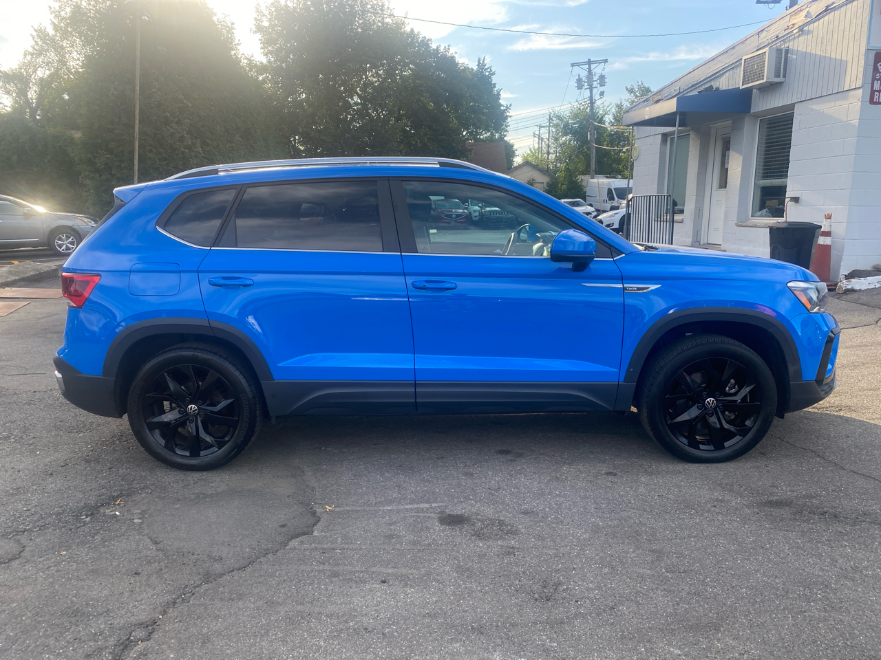 2023 Volkswagen Taos SE photo 6