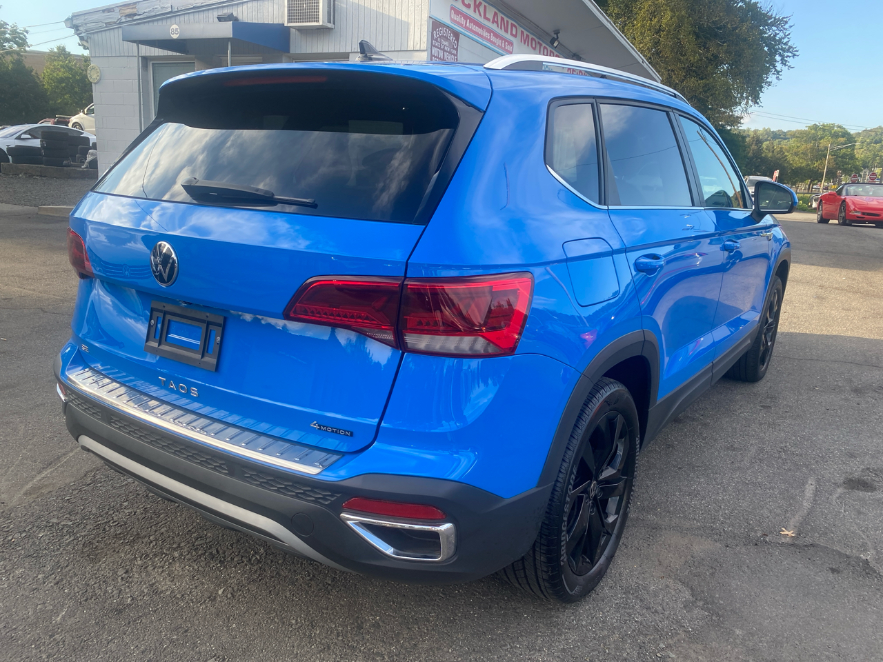 2023 Volkswagen Taos SE photo 7