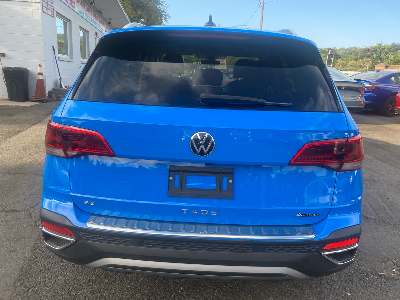 2023 Volkswagen Taos SE photo 8