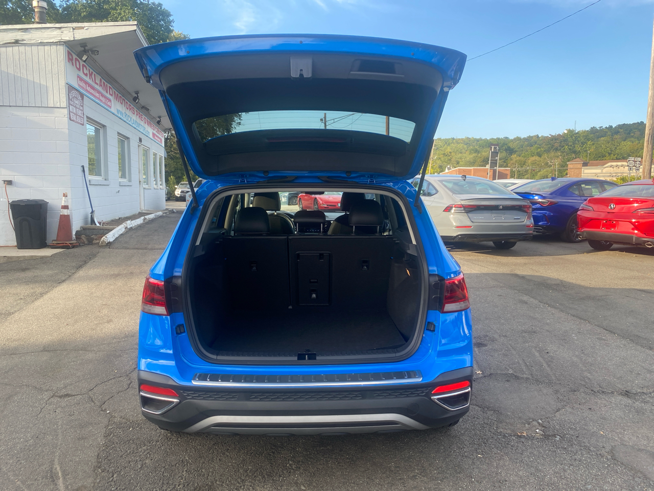 2023 Volkswagen Taos SE photo 12