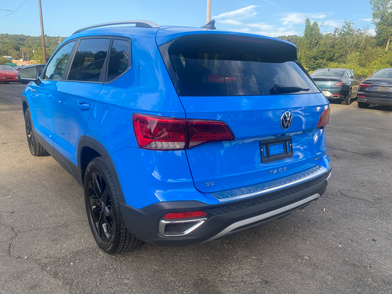 2023 Volkswagen Taos SE photo 14