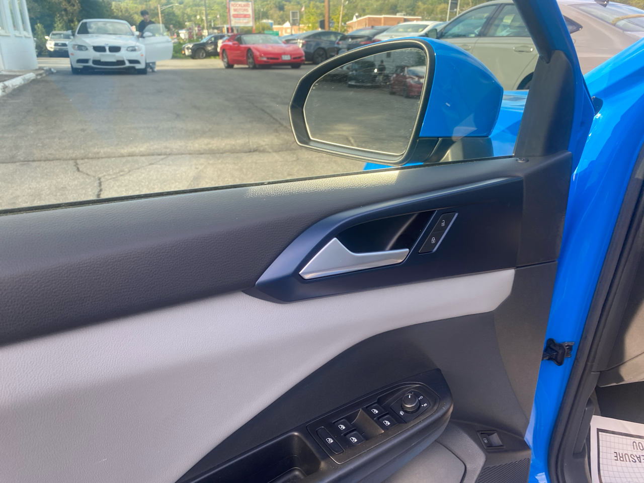 2023 Volkswagen Taos SE photo 19