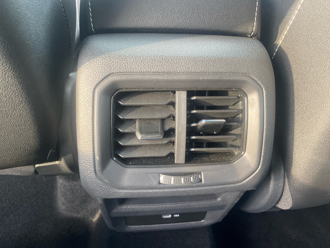 2023 Volkswagen Taos SE photo 23