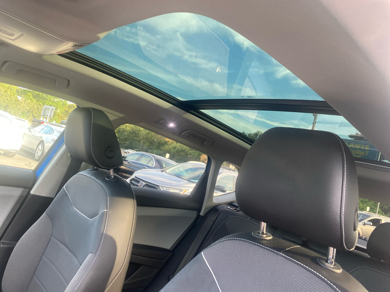2023 Volkswagen Taos SE photo 25