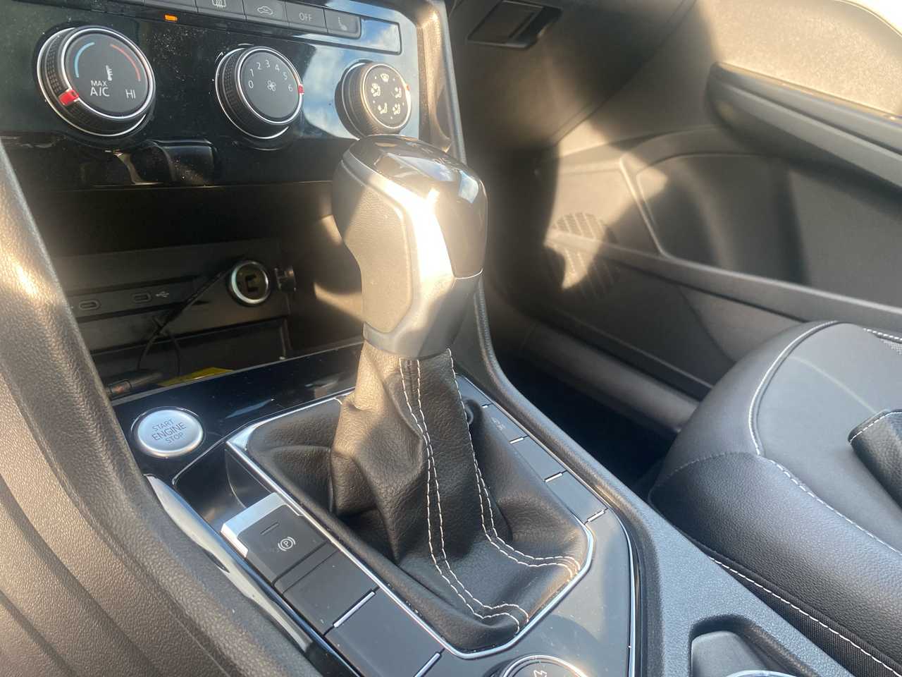 2023 Volkswagen Taos SE photo 26