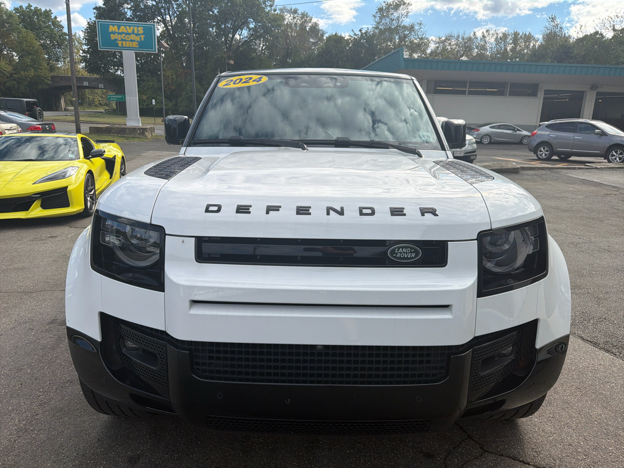 2024 Land Rover Defender 110 X-Dynamic SE photo 2