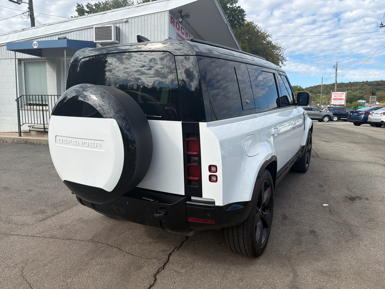 2024 Land Rover Defender 110 X-Dynamic SE photo 6
