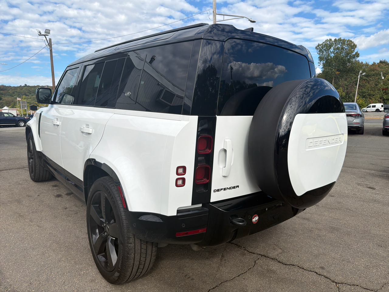 2024 Land Rover Defender 110 X-Dynamic SE photo 9