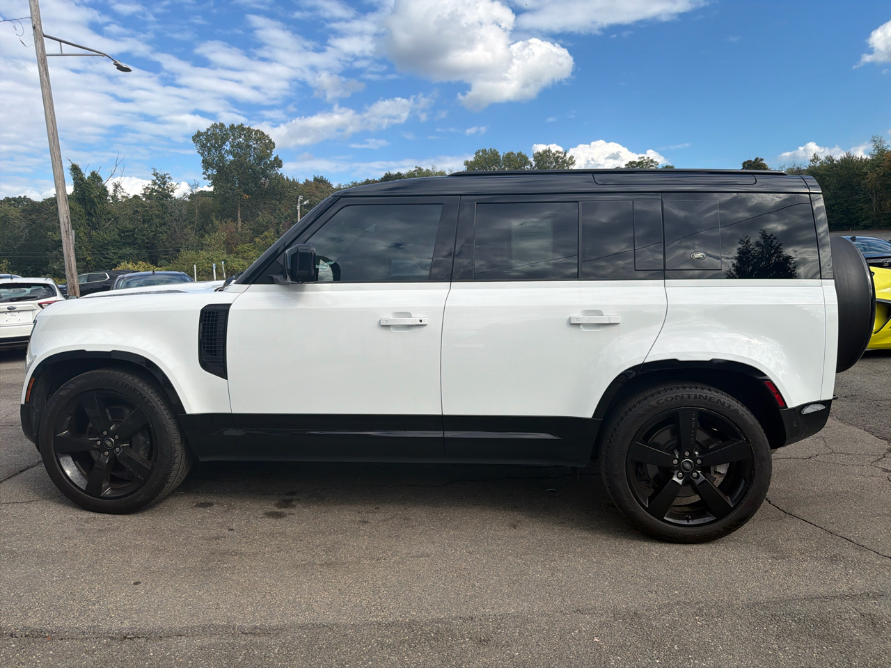 2024 Land Rover Defender 110 X-Dynamic SE photo 10